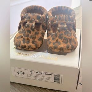 NIB Freshly Picked Scalloped Soft Soles, Leopard Mary Janes, Sz 3